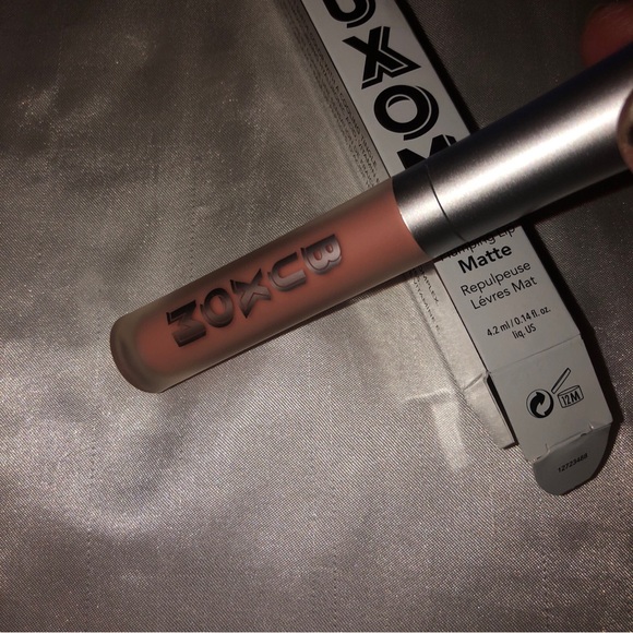 Buxom Full-On Plumping Lip Matte Shade Catching Rays 4.2ml NIB - Picture 9 of 10
